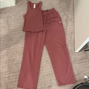 ALO Yoga Accolade Straight Leg Sweatpants Burgundy Truffle Color